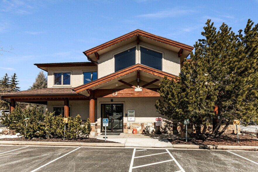 More Photos Of 2200 Park Ave, Park City Office For Lease