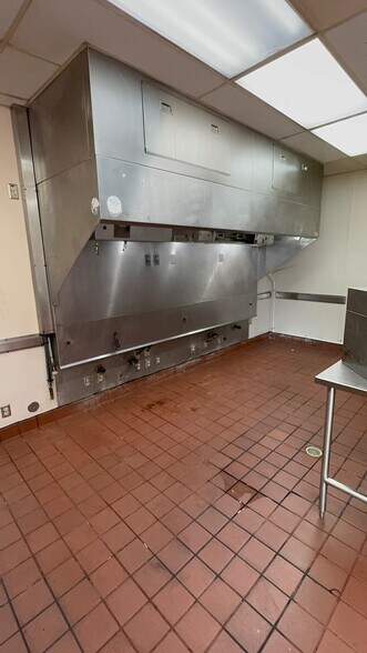More Photos Of 3702 SW Military Dr, San Antonio Fast Food For Lease