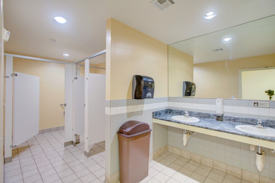 More Photos Of 110 Ville Dr, Boulder City Restaurant For Lease