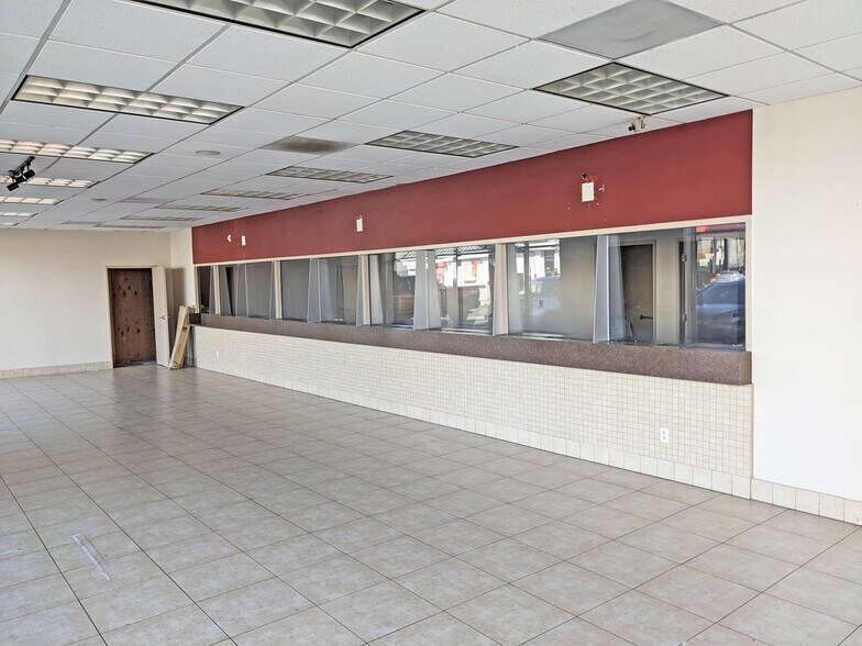 More Photos Of 6740 Reseda Blvd, Reseda Unknown For Lease
