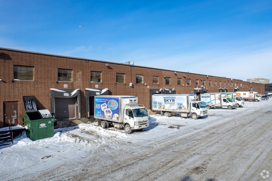 More Photos Of 295-455 Deslauriers Rue, Saint-Laurent Warehouse For Lease