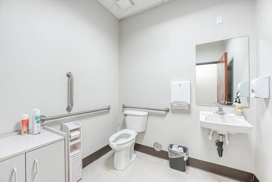 More Photos Of 4201 NE 66th Ave, Vancouver Office For Lease