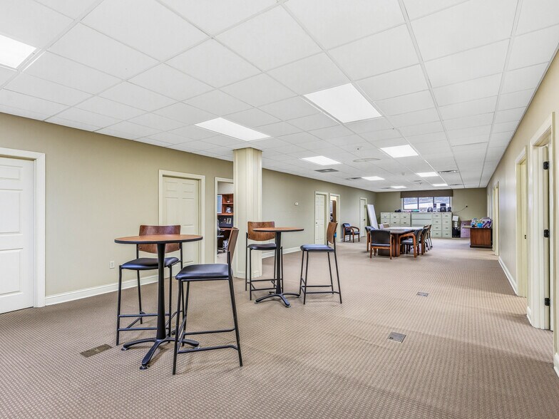 More Photos Of 101 Jack St, Hendersonville Bank For Sale