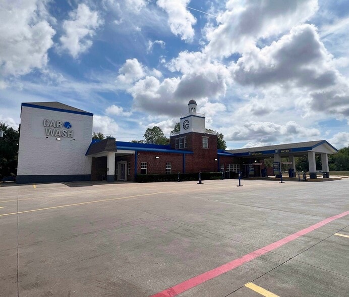 Primary Photo Of 204 E Belt Line Rd, Cedar Hill Carwash For Sale