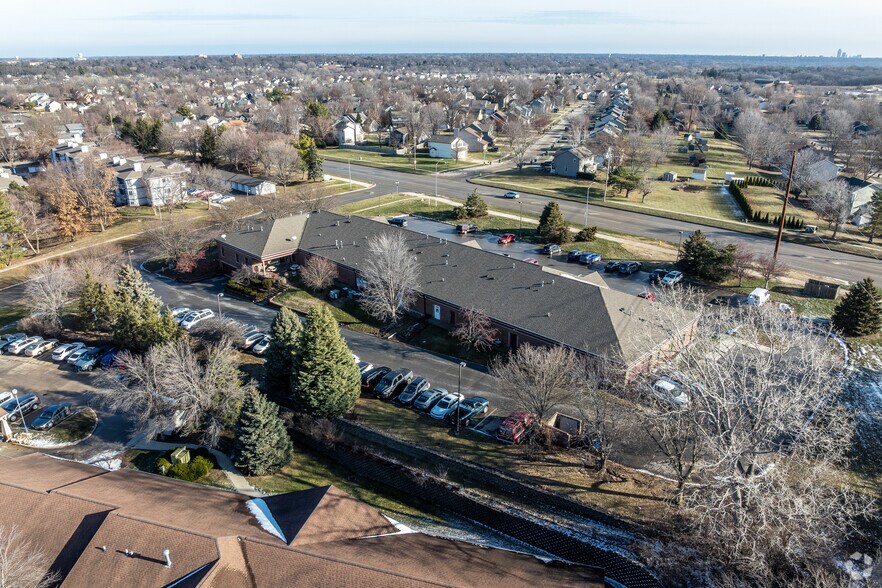 More Photos Of 475 S 50th St, West Des Moines Office For Lease