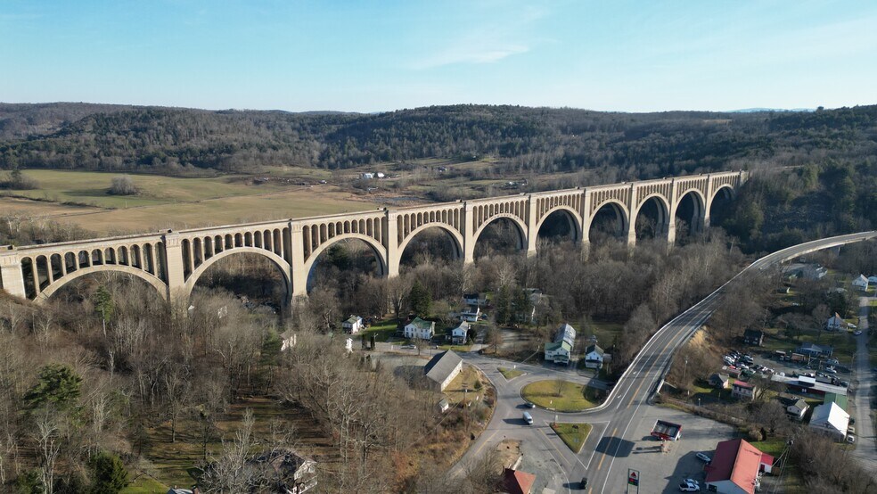 More Photos Of 6 Walnut St, Nicholson Hotel For Sale