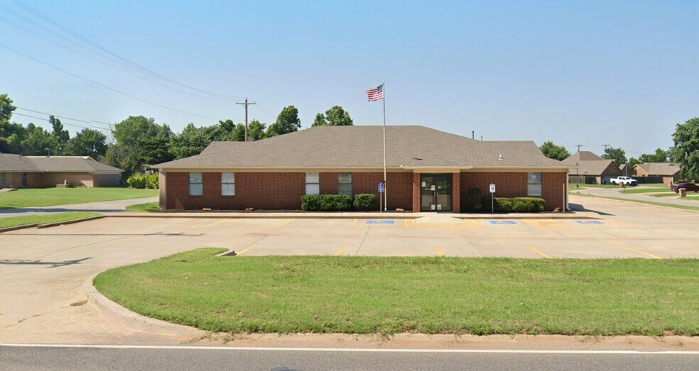 Primary Photo Of 1001 Petree Rd, Anadarko Office For Sale