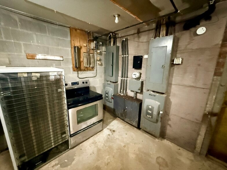 More Photos Of 911-913 Rogers Pl, Cincinnati Apartments For Sale