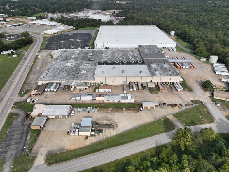 More Photos Of 1 Poulan Dr, Nashville Warehouse For Lease