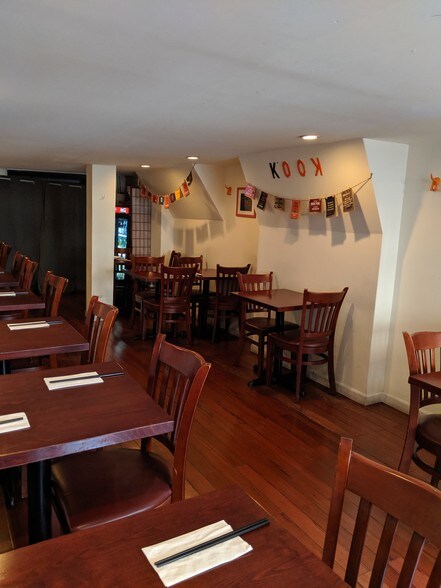 More Photos Of 324 E 6th St, New York Apartments For Lease