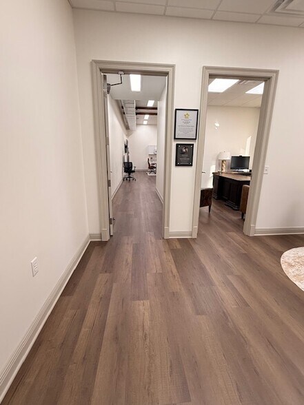 More Photos Of 24 W Chase St, Pensacola Office For Lease