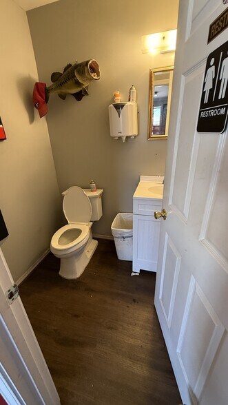 More Photos Of 3919 Highway 25, Montevallo Service For Sale
