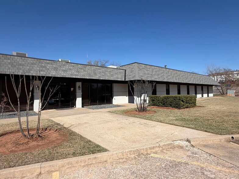 More Photos Of 770 NE 63rd St, Oklahoma City Office For Sale