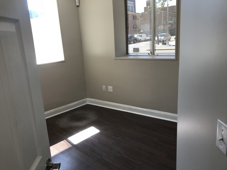 More Photos Of 192-08 Jamaica Ave, Hollis Office For Lease