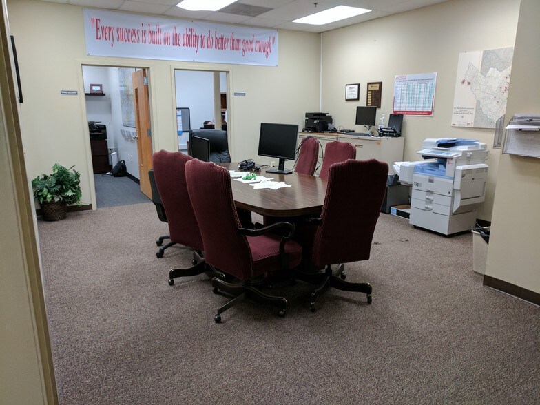 More Photos Of 110-120 W Hampton Ave, Capitol Heights Flex For Lease
