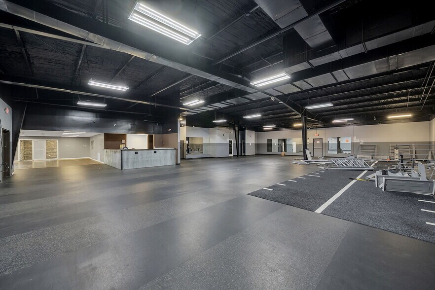 More Photos Of 7510 Lawndale St, Houston Warehouse For Sale