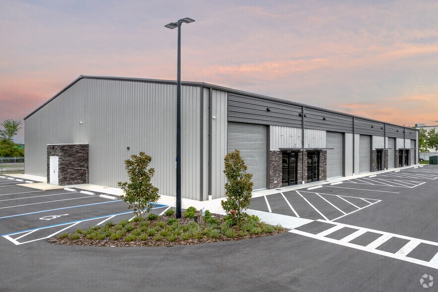 Primary Photo Of 1802 Corporate Center Ln, Plant City Light Distribution For Lease