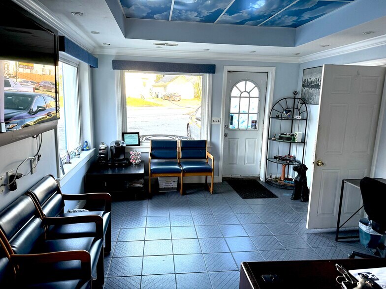 More Photos Of 5 Franklin St, Whitman Auto Repair For Sale