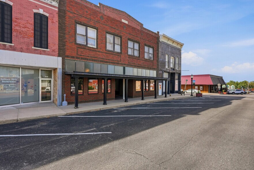 More Photos Of 204 S Broadway, Salisbury Specialty For Sale