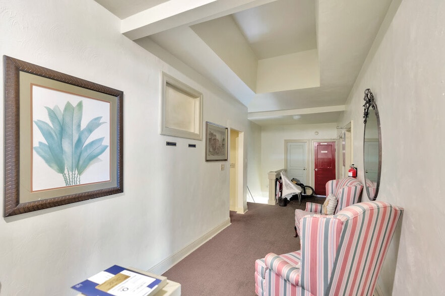 More Photos Of 8436 N Nebraska Ave, Tampa Storefront Retail Residential For Sale