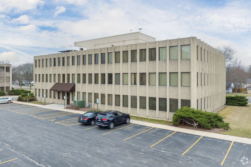 Primary Photo Of 115 S Wilke Rd, Arlington Heights Medical For Lease