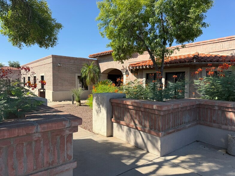 More Photos Of 6885 N Oracle Rd, Tucson Office For Sale