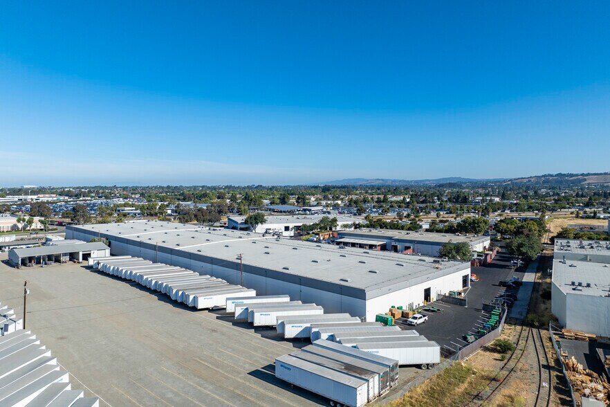 More Photos Of 1660-1678 Delta Ct, Hayward Warehouse For Lease