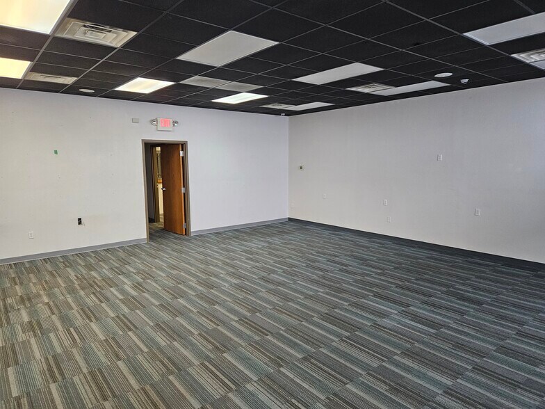 More Photos Of 120-180 S Western Ave, Juneau Unknown For Lease