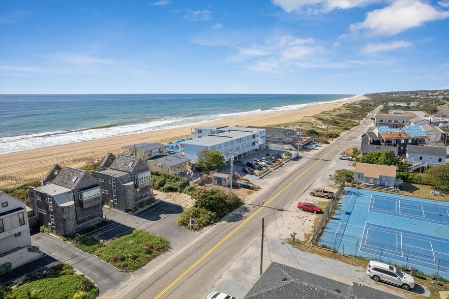 More Photos Of 84 S Emerson Ave, Montauk Hotel For Sale