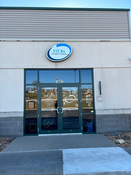 More Photos Of 1001-1007 Canal Shore Dr SW, Le Claire General Retail For Lease