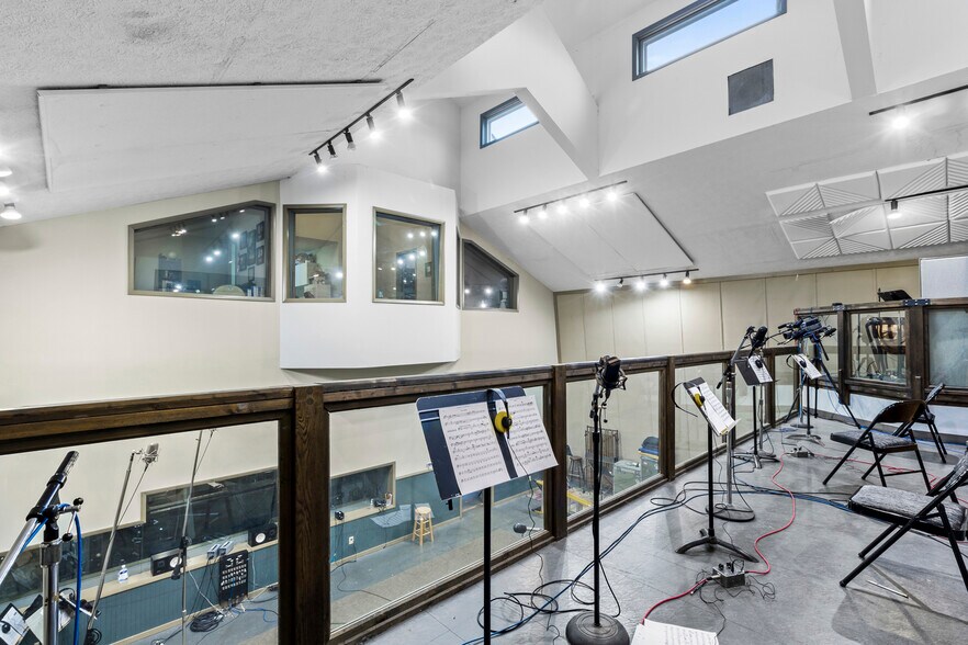More Photos Of 4700 Northwest Plaza West Dr, Zionsville Loft Creative Space For Sale