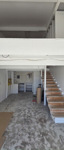 More Photos Of 1133 Industrial Blvd, Naples Manufacturing For Lease