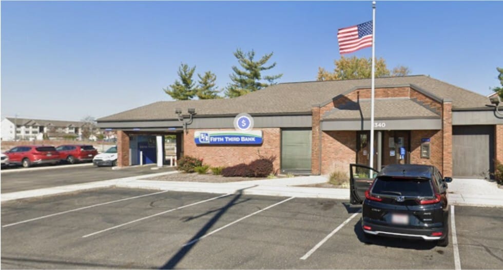 Primary Photo Of 1340 Bethel Rd, Columbus Bank For Lease