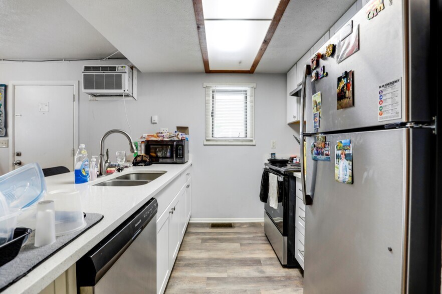 More Photos Of 287-293 S Hoyt St, Lakewood Apartments For Sale