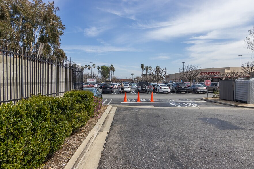 More Photos Of 6160 Sepulveda Blvd, Van Nuys Warehouse For Sale