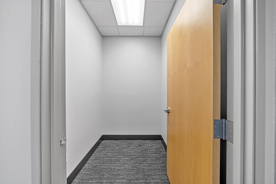 More Photos Of 5601 Palmer Way, Carlsbad Research And Development For Lease