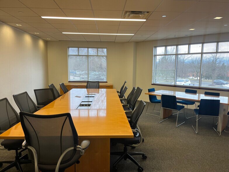 More Photos Of 550 Essjay Rd, Williamsville Loft Creative Space For Lease