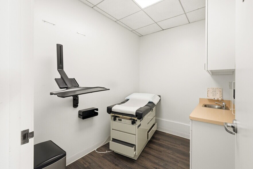 More Photos Of 739-741 N Fairfax Ave, Los Angeles Medical For Sale