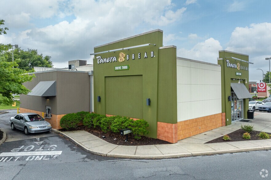 More Photos Of 979 Norland Ave, Chambersburg Restaurant For Sale