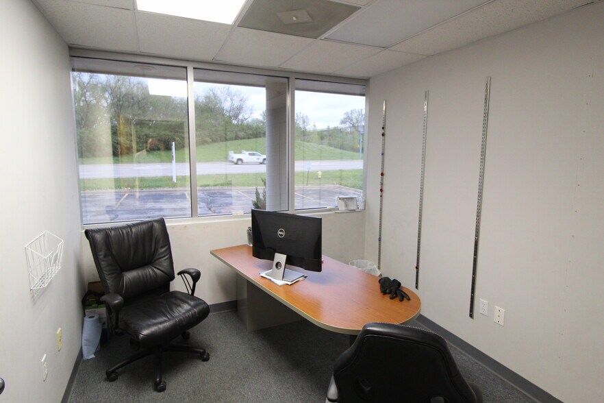 More Photos Of 1021 E 31st St, Lawrence Manufacturing For Lease