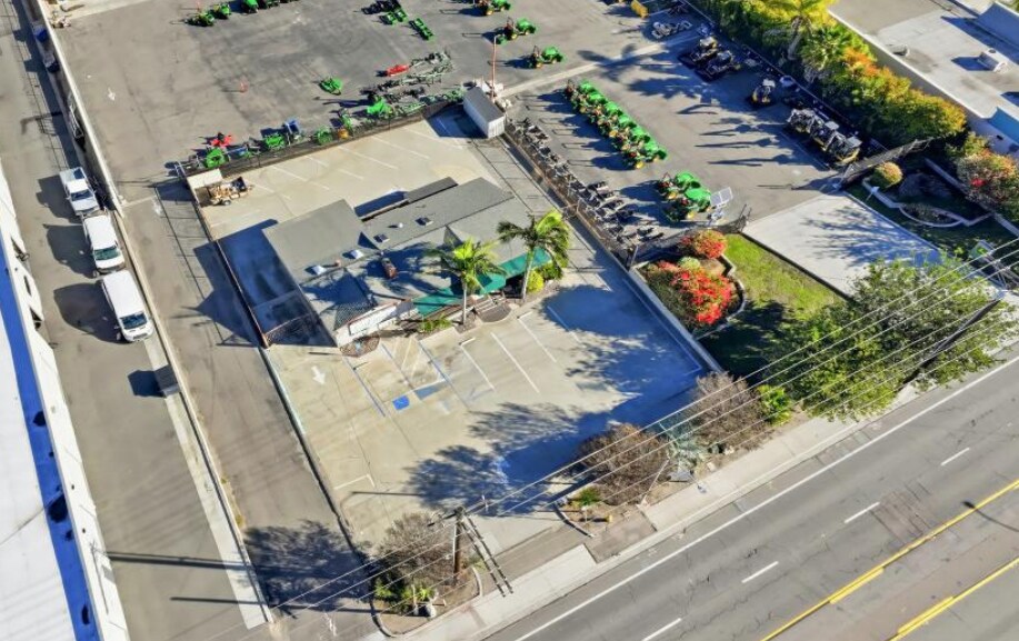 More Photos Of 1844 Mission Rd, Escondido Showroom For Sale