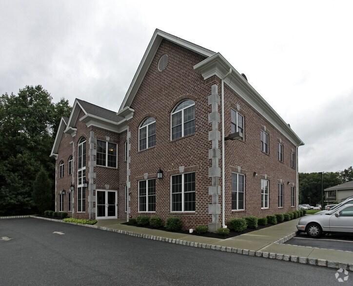 More Photos Of 115 Horseneck Rd, Montville Office For Lease