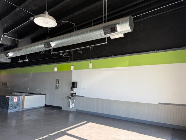 More Photos Of 2737 Lancaster Dr NE, Salem Freestanding For Lease
