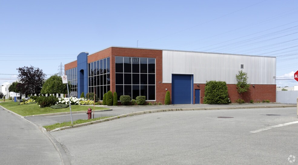 More Photos Of 2655 Rue Michelin, Laval Warehouse For Lease