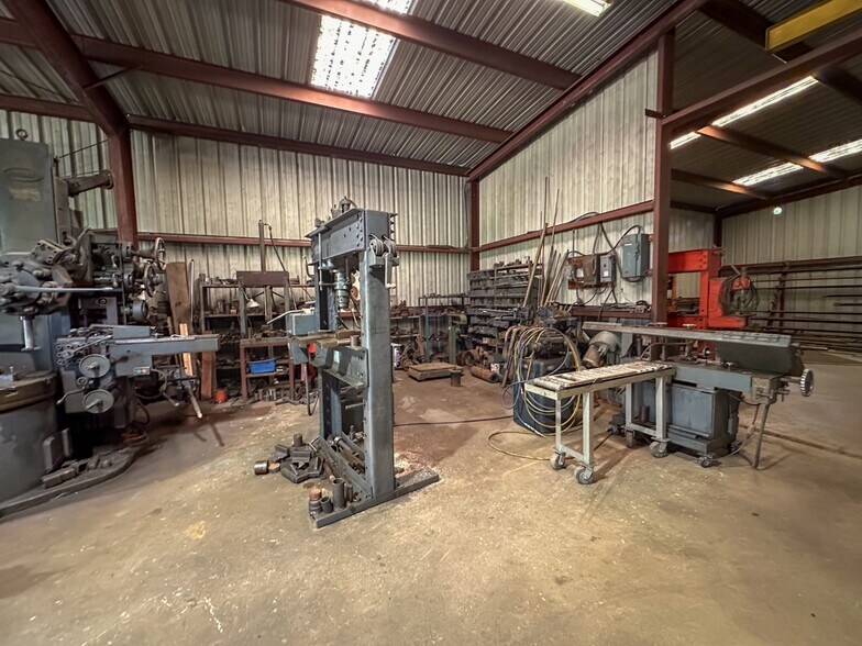 More Photos Of 4133 Loop 343, Rusk Manufacturing For Sale