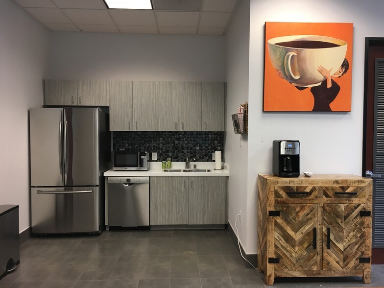 More Photos Of 1925 Village Center Cir, Las Vegas Medical For Lease