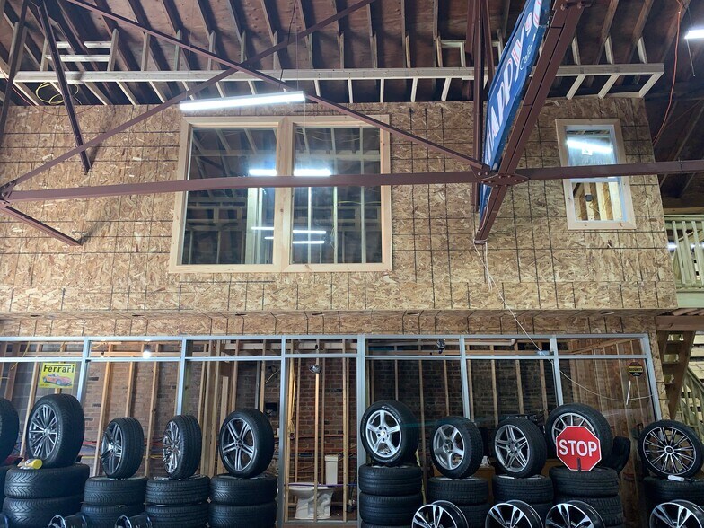 More Photos Of 15 E Farm St, Waterbury Warehouse For Sale