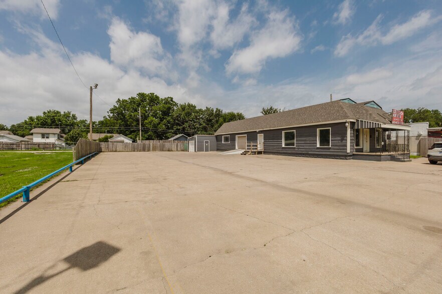 More Photos Of 2013 S Broadway St, Wichita Auto Dealership For Sale