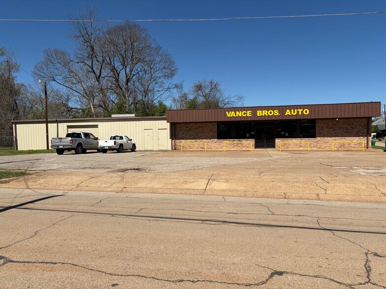 More Photos Of 601 W Lacy St, Palestine General Retail For Sale