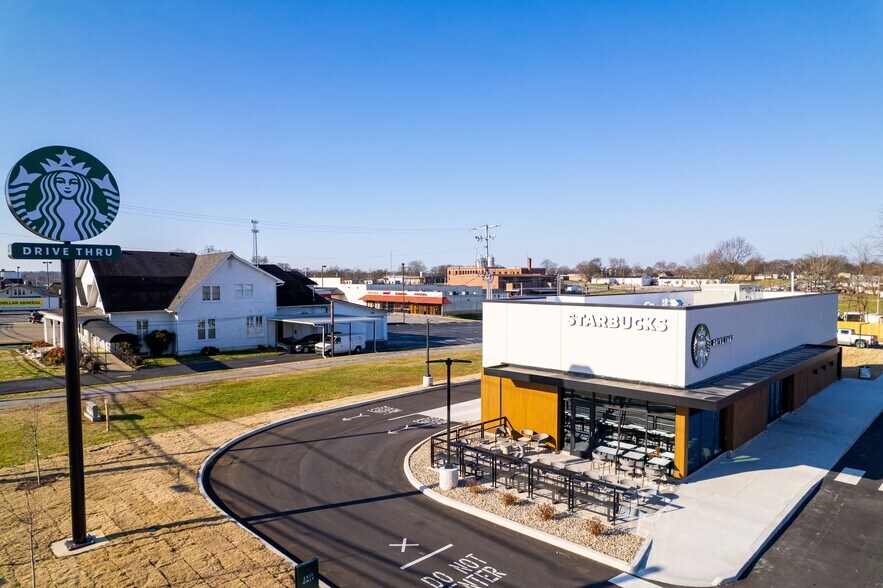 More Photos Of 747 N Main St, Shelbyville Fast Food For Sale